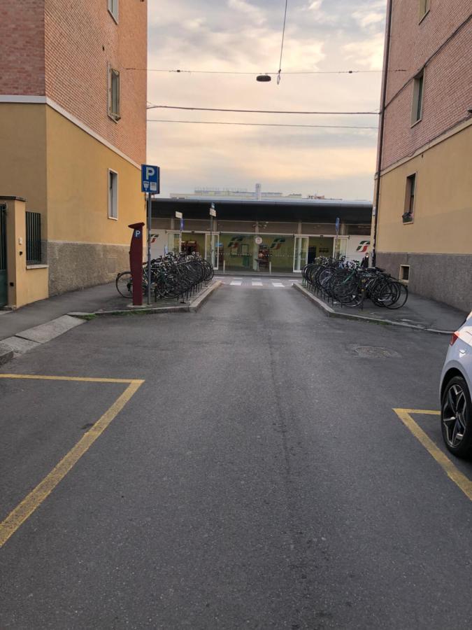 Affittacamere Home&Stazione Bologna Bagian luar foto