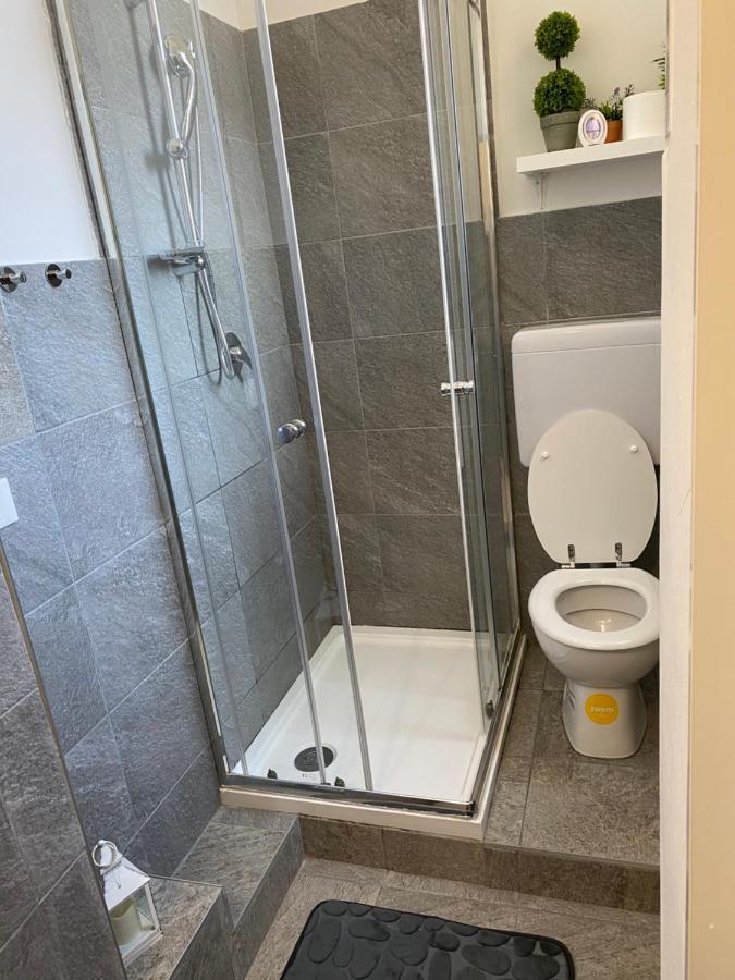 Affittacamere Home&Stazione Bologna Bagian luar foto