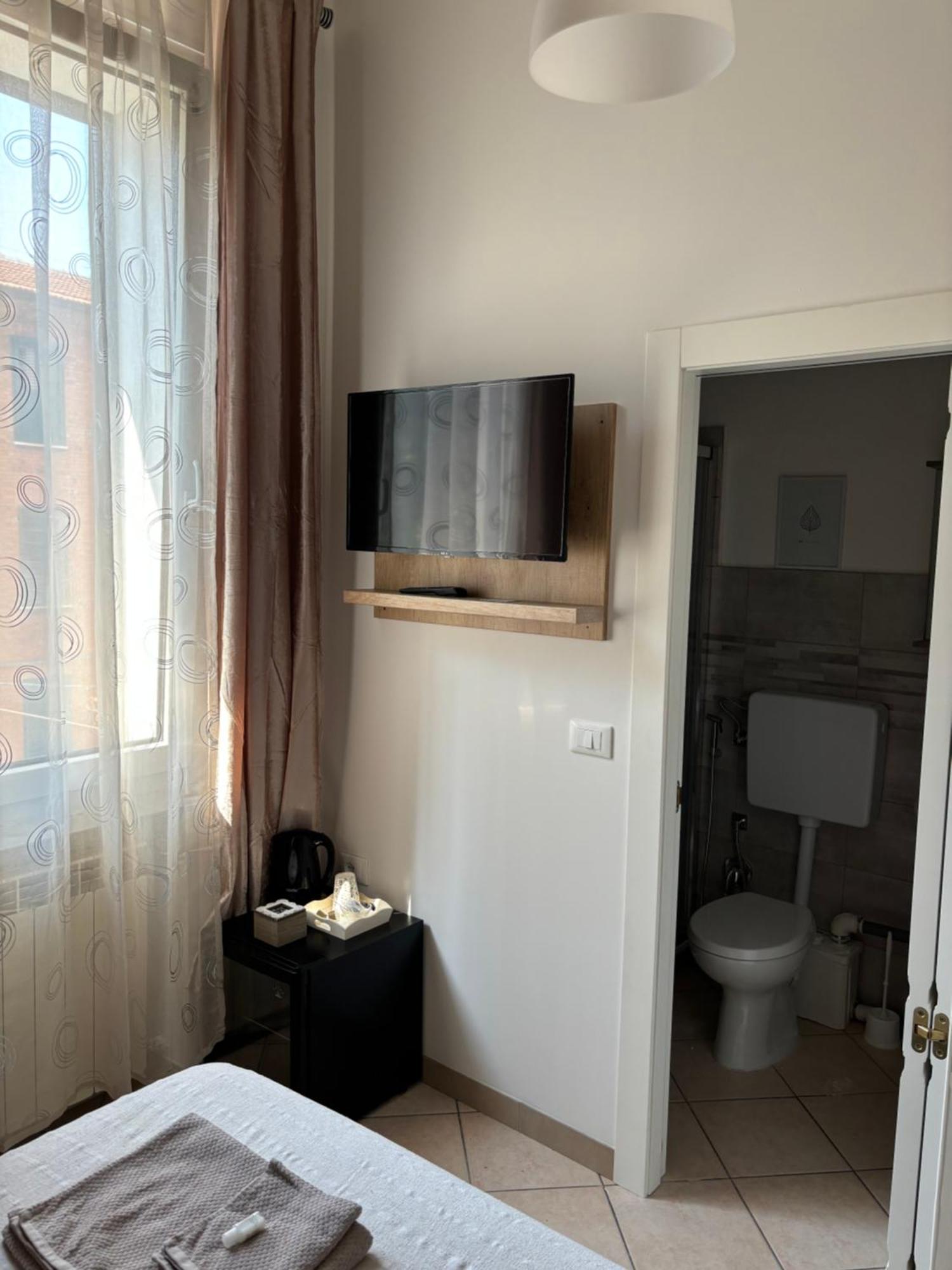 Affittacamere Home&Stazione Bologna Bagian luar foto