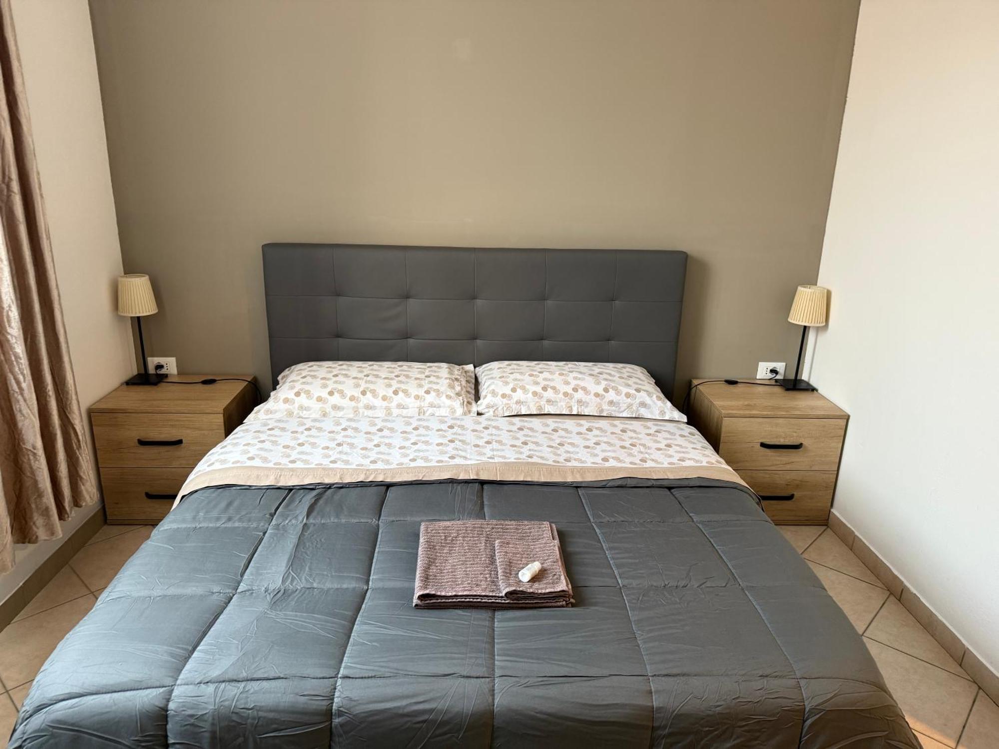 Affittacamere Home&Stazione Bologna Bagian luar foto